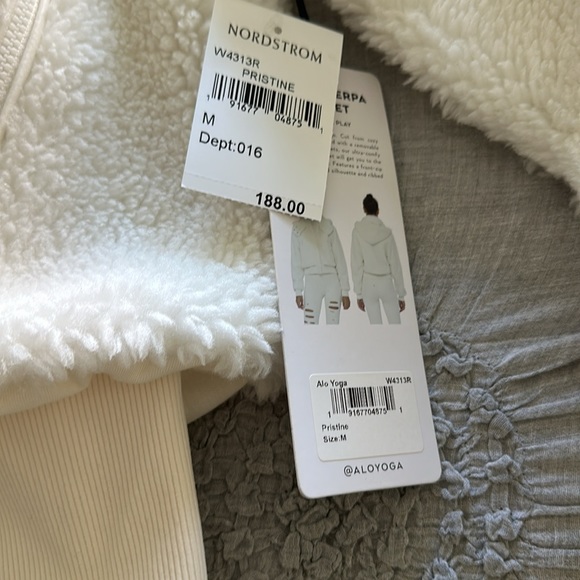 Alo Foxy Sherpa Jacket. Size M - Picture 5 of 6